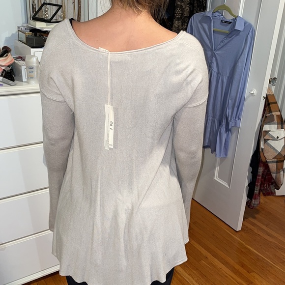 VICI:((NWT)) beige plunge neck super soft sweater - Picture 2 of 13